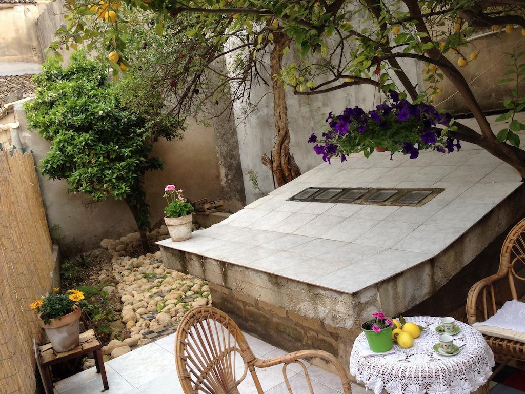 Vila Case Vacanze Le Rose Noto Exteriér fotografie