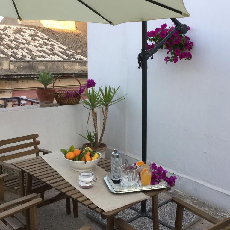 Vila Case Vacanze Le Rose Noto Exteriér fotografie