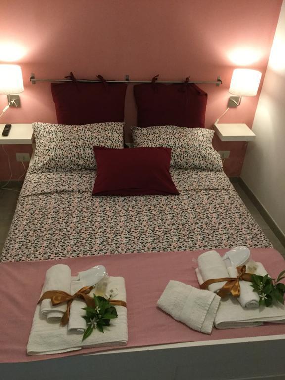 Vila Case Vacanze Le Rose Noto Exteriér fotografie